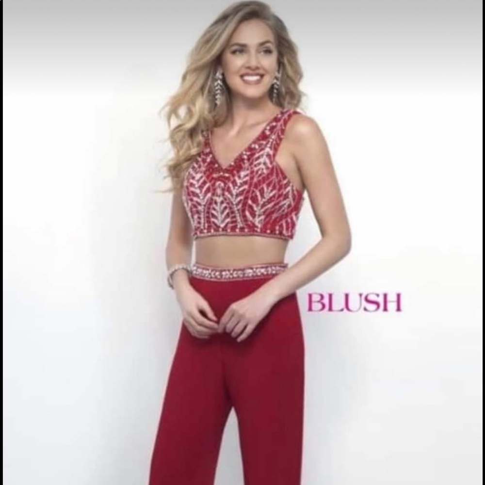 ❗️SOLD❗️Sz 4 Red Blush 2 pc Jumpsuit with Cape